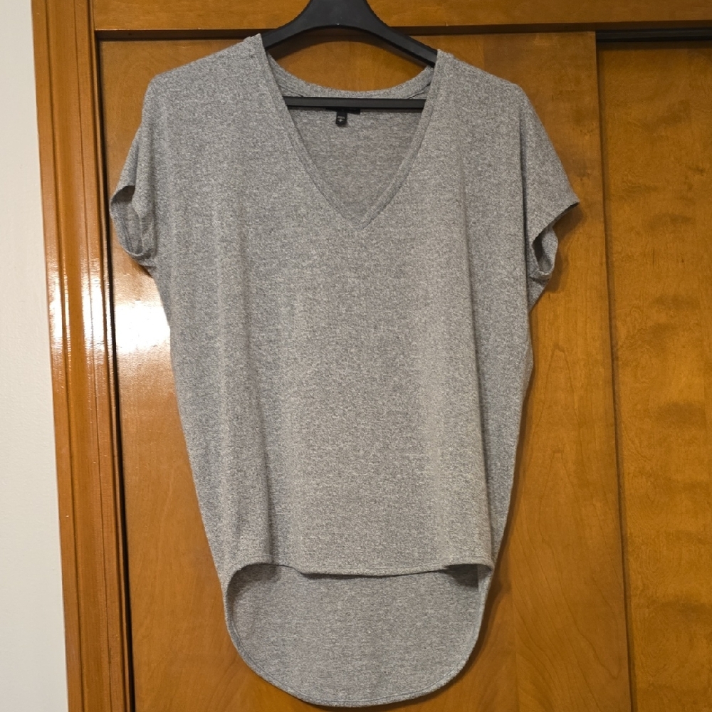Express Women's Gray V-Neck Hi-Low Short Sleeve Tee